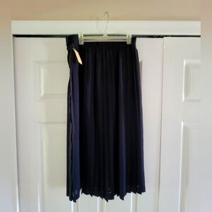 SK & Company 4p Navy long pleated skirt.